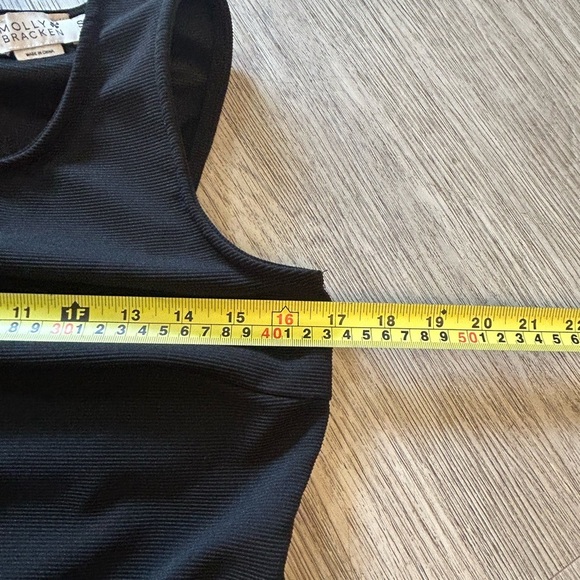 Molly Bracken Elegant Sleeveless Black Dress with Lace and Bow Details - Picture 6 of 13